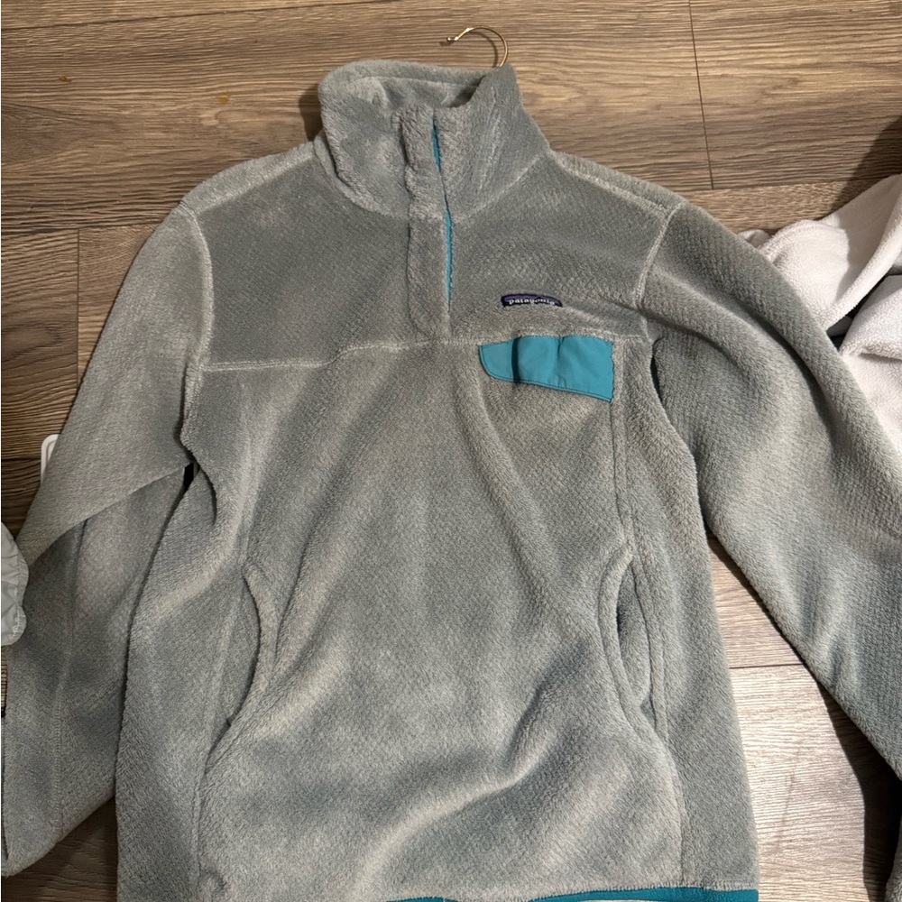 Patagonia Gray and Teal Fleece Jacket